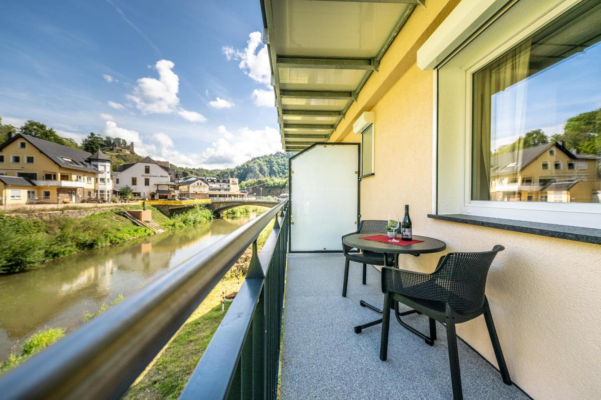 Apart Hotel Lang Altenahr Exteriör bild