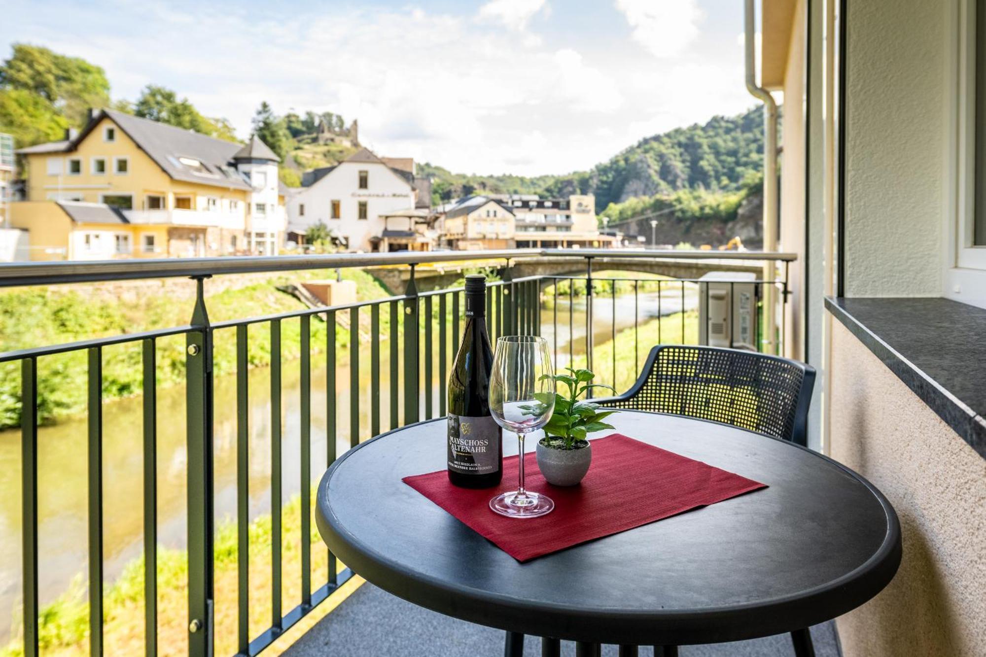 Apart Hotel Lang Altenahr Exteriör bild